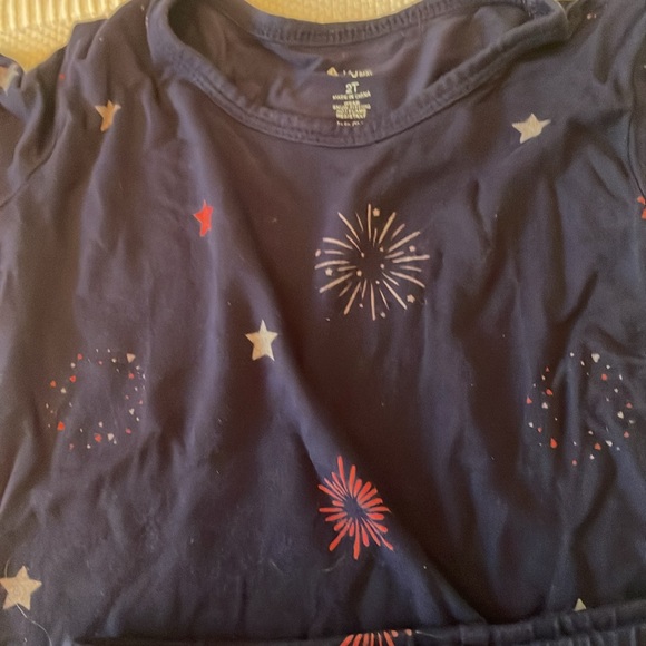 Kyte baby | fireworks | short pajamas | 2t - Picture 2 of 2